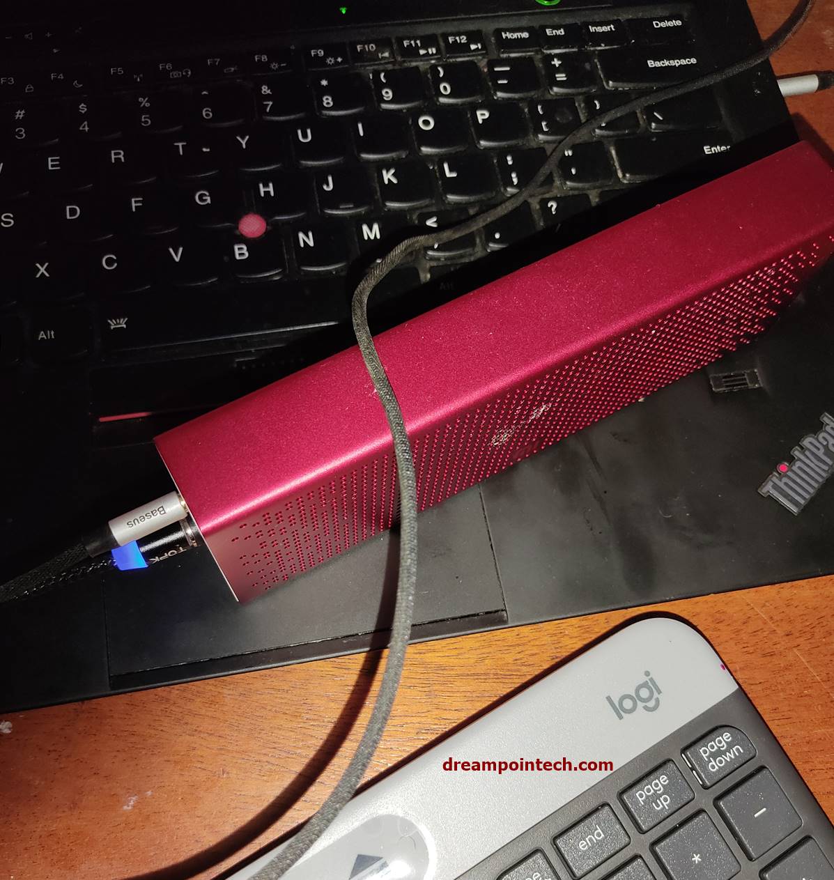 Magnetic cable has a great design with led light